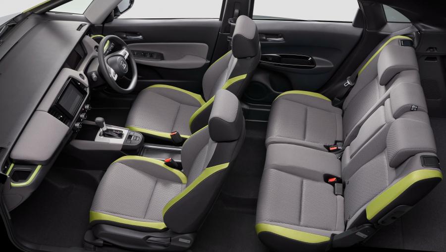 Интерьер Honda Fit e:HEV Ness 2020 года  (JP) (фото 2 из 18)